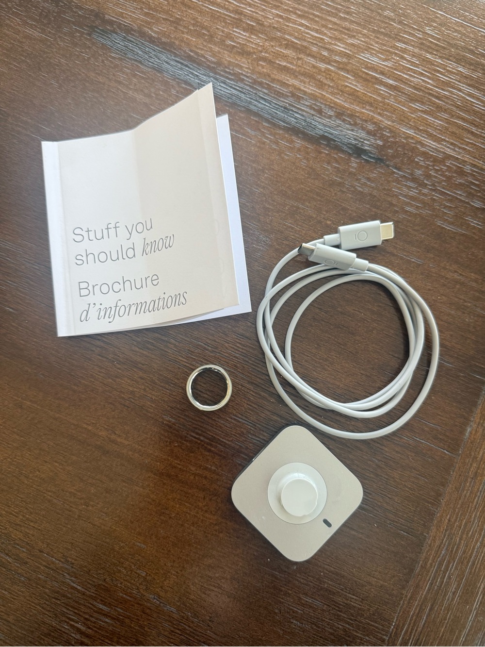 Oura Ring Gen 4 Gold Size 7 + Charger & Cable